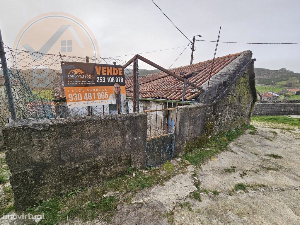 Ruína para restauro no Lugar de Formigueiro, em Riodouro