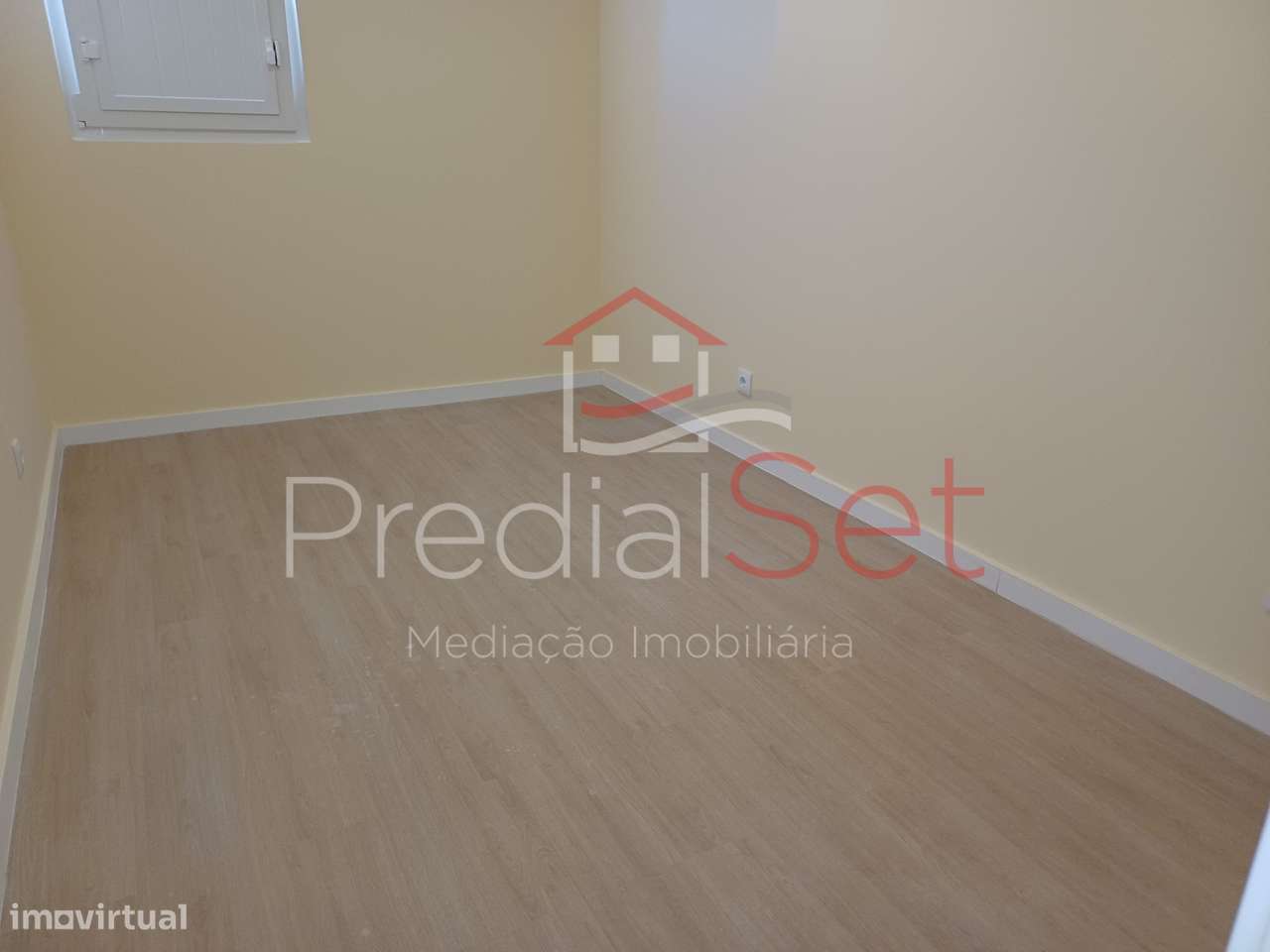 Moradia T3 Totalmente remodelada em Setúbal-23