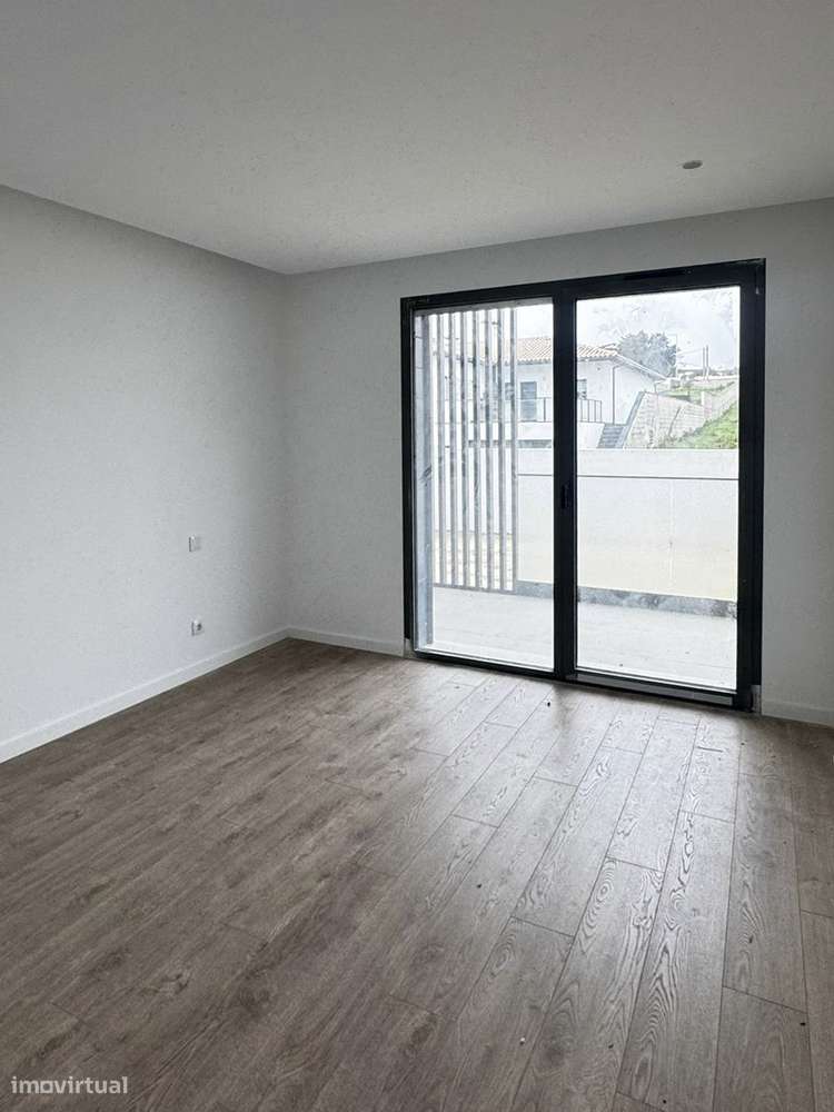 T3 Novo - Leiria - 300m2 Jardim-10