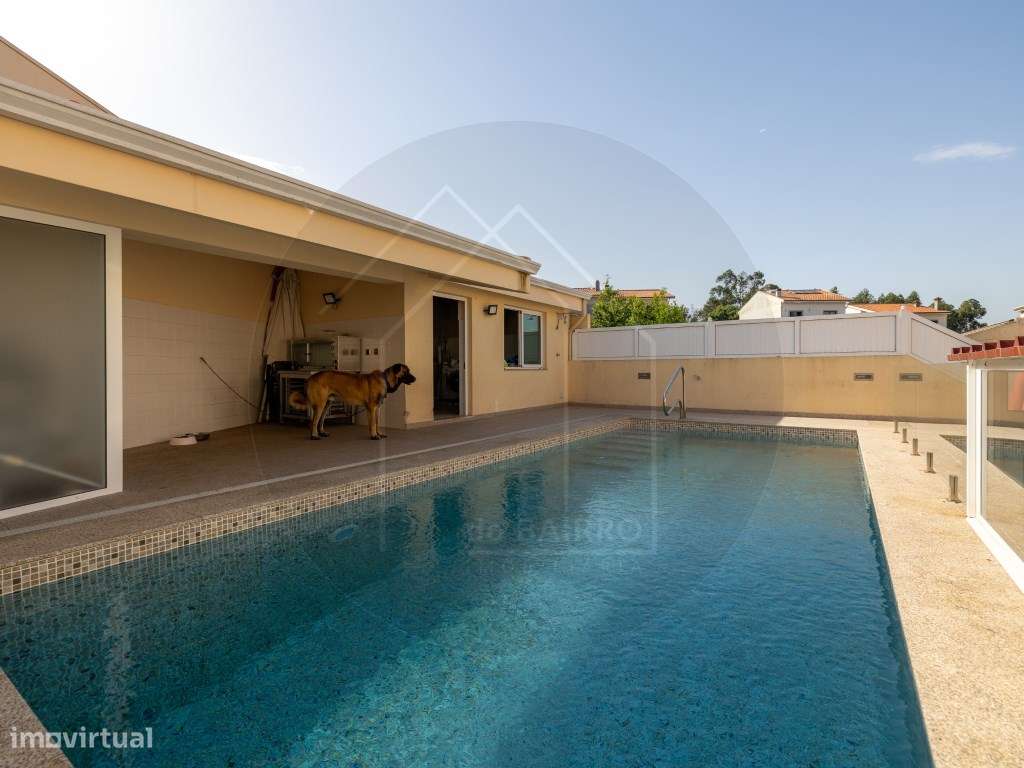 Moradia T4 Independente com Piscina, Ginásio e Garagem para 4 Carro...-40