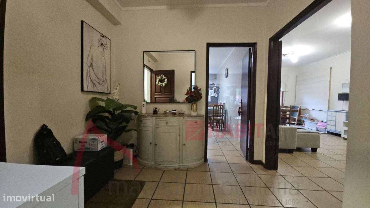 Apartamento T3 com 3 frentes, varandas e garagem fechada – Amares-15