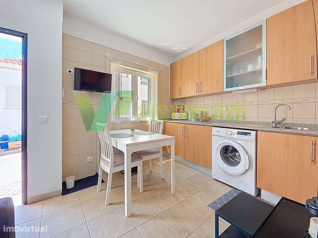 Moradia em Excelente Estado com Terraço no Centro de Estômbar - Grande imagem: 3/25