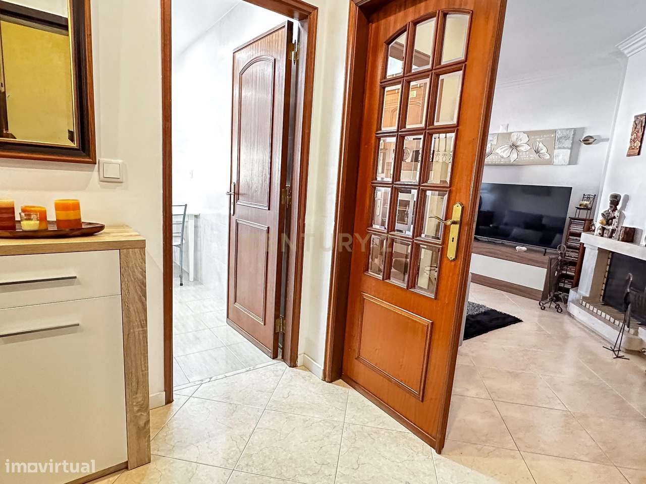 T1 Totalmente Renovado | Sala Ampla com Lareira | Vista Desafogada | A - Grande imagem: 5/17