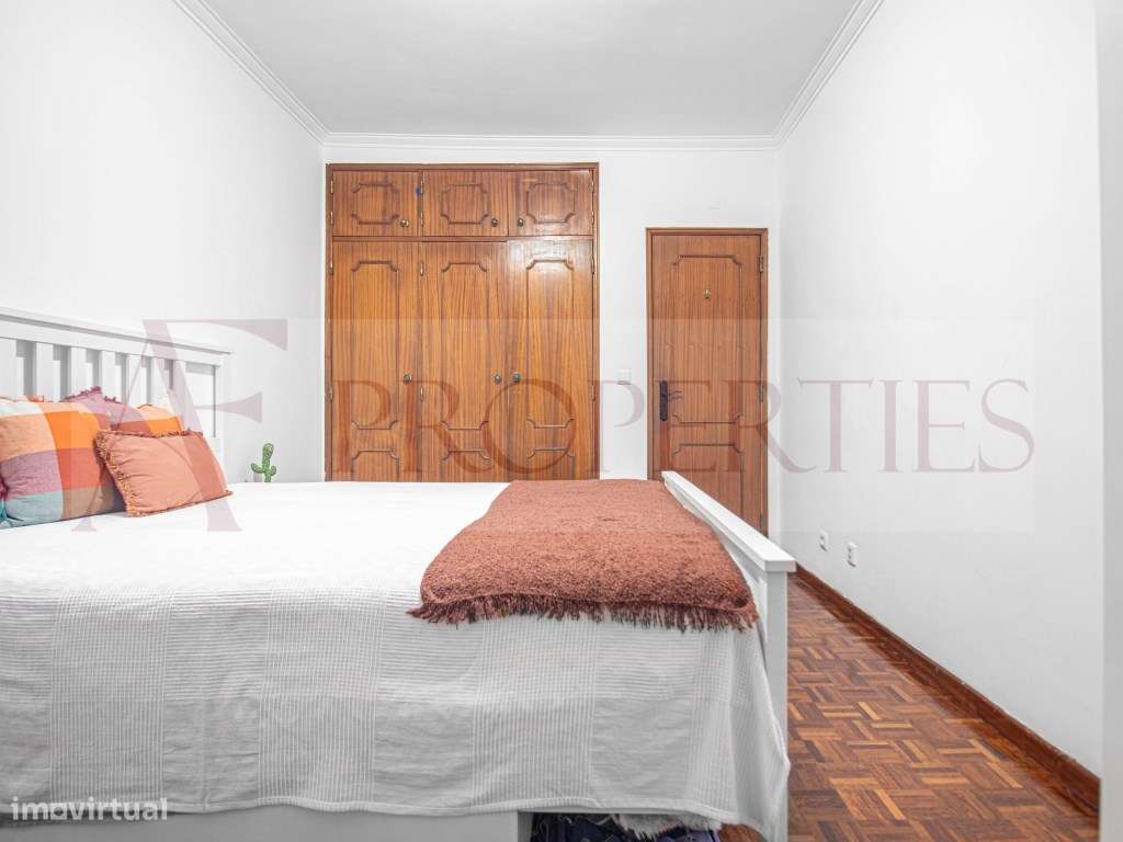 Apartamento T2 Luminoso e Remodelado em Zona Tranquila da Rinchoa-14