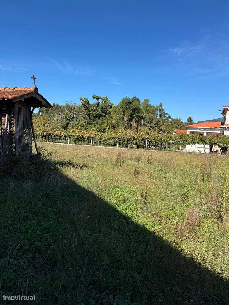 Moradia T5 em Beiral do Lima com terreno-16