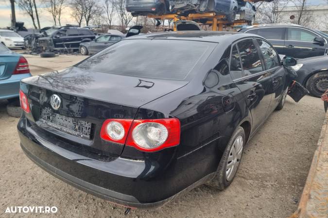 usa portiera stanga dreapta fata aripa fuzeta etrier planetara VW Jetta motor 1.6fsi Dezmembrez - 2