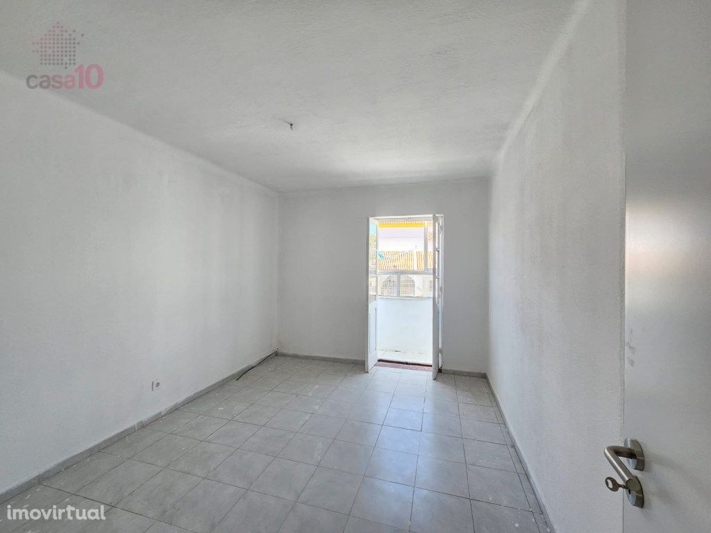 Vende-se T1 remodelado na Baixa da Ba...