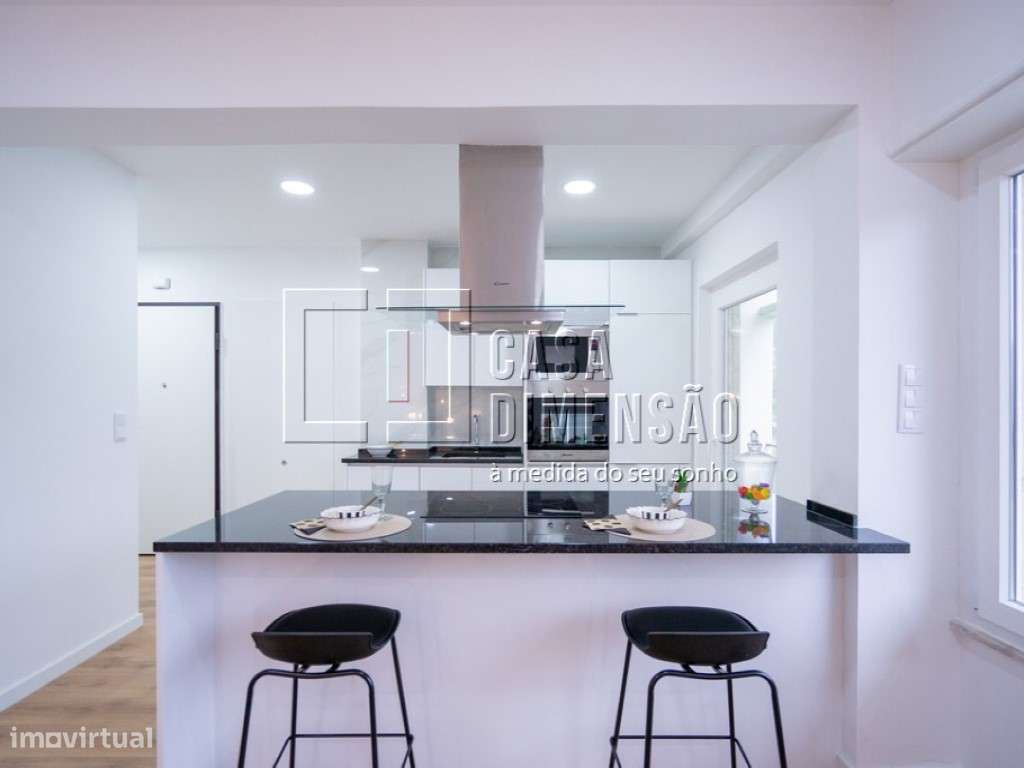 Apartamento de tipologia T3 com varanda, mobilado e equipado em Ben...-12