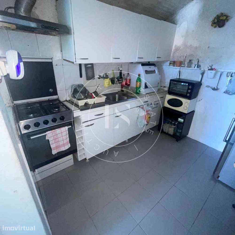 Edifício com 3 Habitações | Maia-8