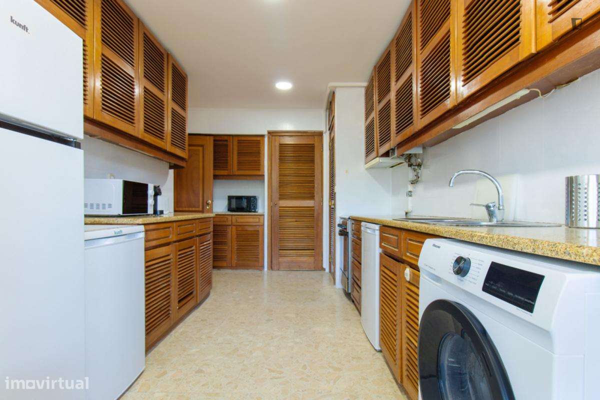 Quarto - localizado em Benfica Lisbon - Grande imagem: 5/12