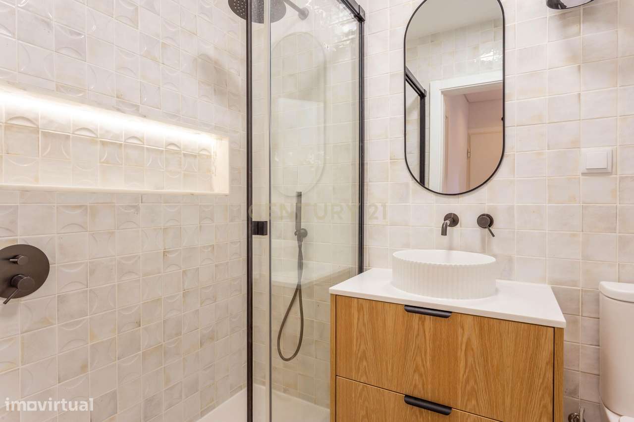 T2 Totalmente Remodelado | Rua da Senhora da Glória – Lisboa-15