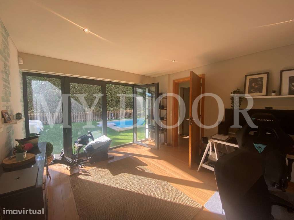 Loures - V4+1 Moradia c/ Piscina Privada - Varanda - Box + 2 parque...-50