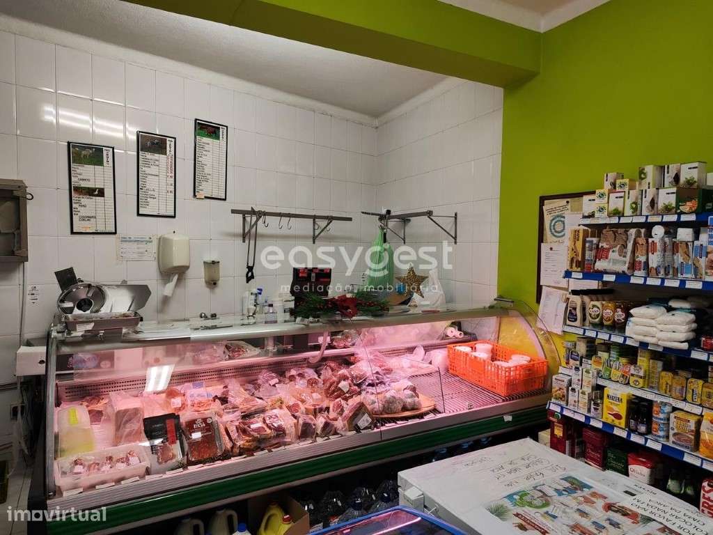 Loja para comércio ou serviços no rés do chão do prédio em Alcains - Grande imagem: 3/21