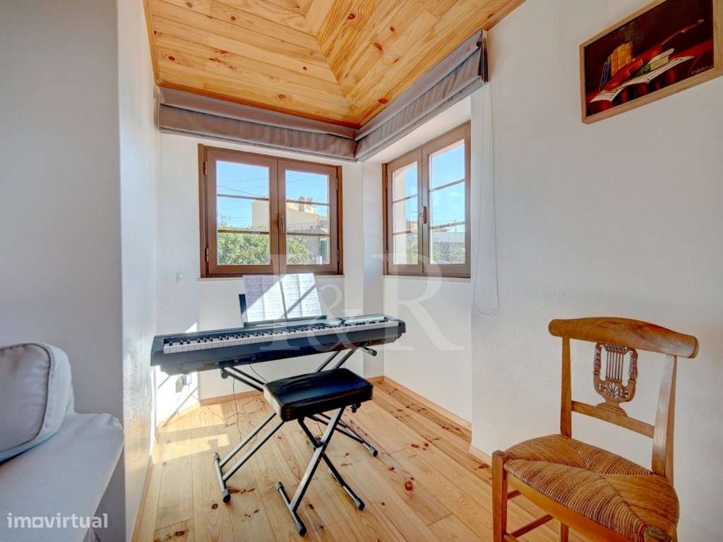 Moradia T2+3 com jardim e vista mar na Azóia, Sintra-32