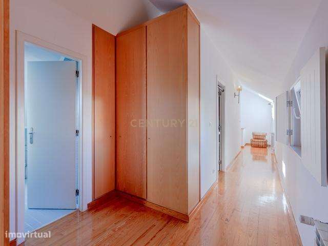 Moradia T6 com Jardim Interior e Garagem na Lapa – Junto à Embaixada d-26