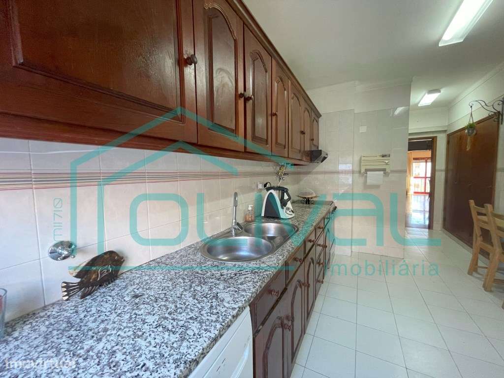 RESERVADO Apartamento T4 transformado em T3-14