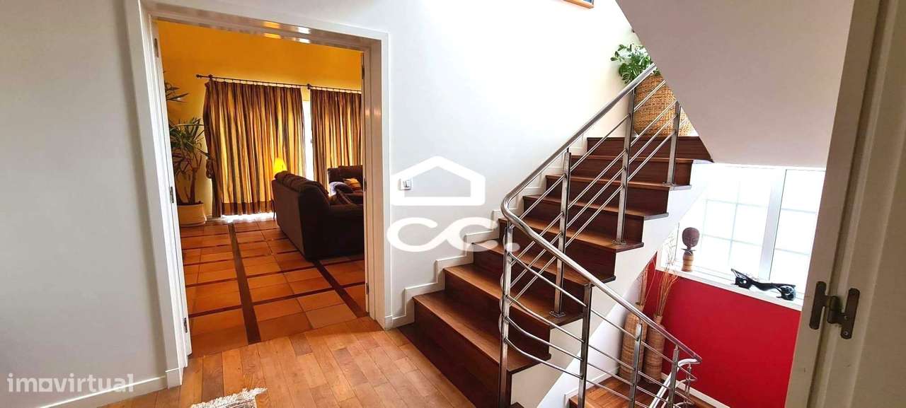 Vivenda de luxo com piscina e vistas deslumbrantes a minutos do centro - Grande imagem: 4/53