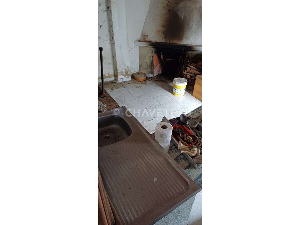 Casa Antiga Com Arrecadação e Terreno Para Recuperar, Cernache do B...-13