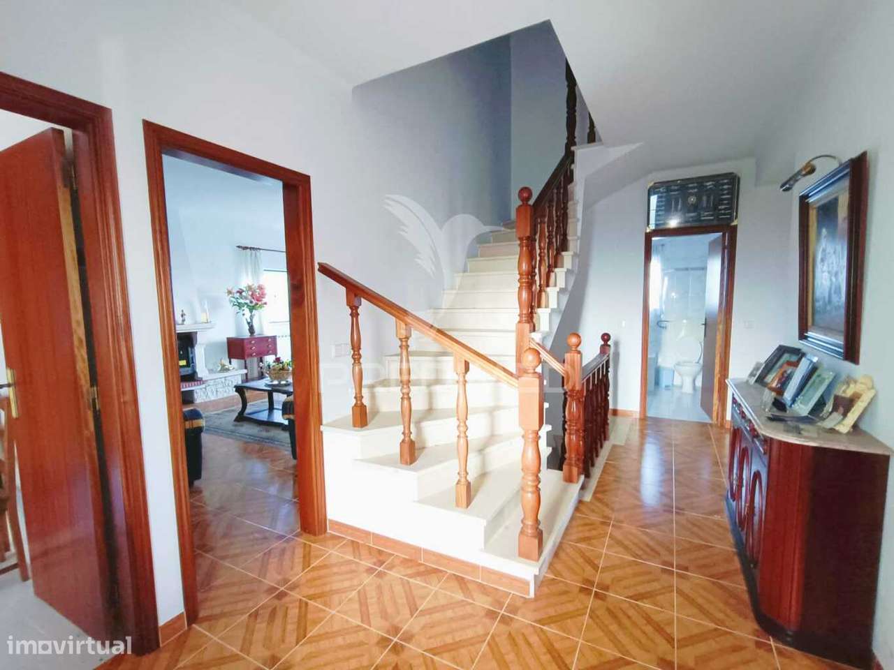 Moradia de tipologia T9, sita na Freguesia de Gondemaria e Olival. - Grande imagem: 5/39