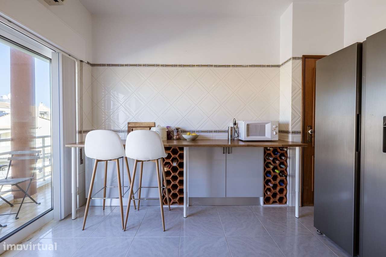 ESPAÇOSO E LUMINOSO APARTAMENTO T2 PARA VENDA PERTO DA PRAIA DA DONA A-12