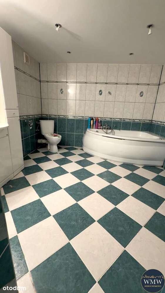 Komfortowe mieszkanie z tarasem, ogrodem i garażem – centrum Żagania-9