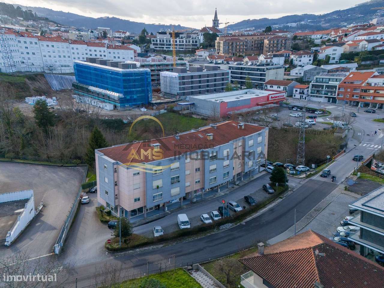 APARTAMENTO T3 COM TRÊS FRENTES E GARAGEM A 5 min a pé do Centro de-14