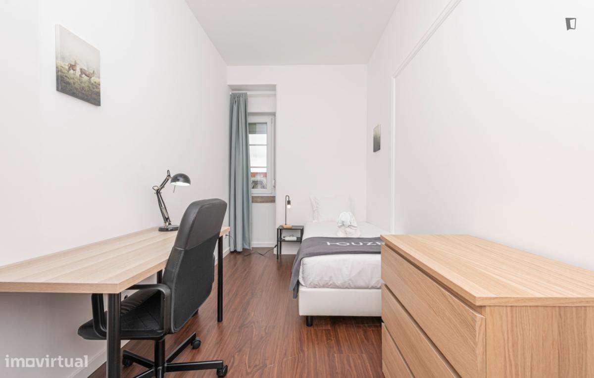 Quarto - localizado em Marquês de Pombal Lisbon - Grande imagem: 2/23