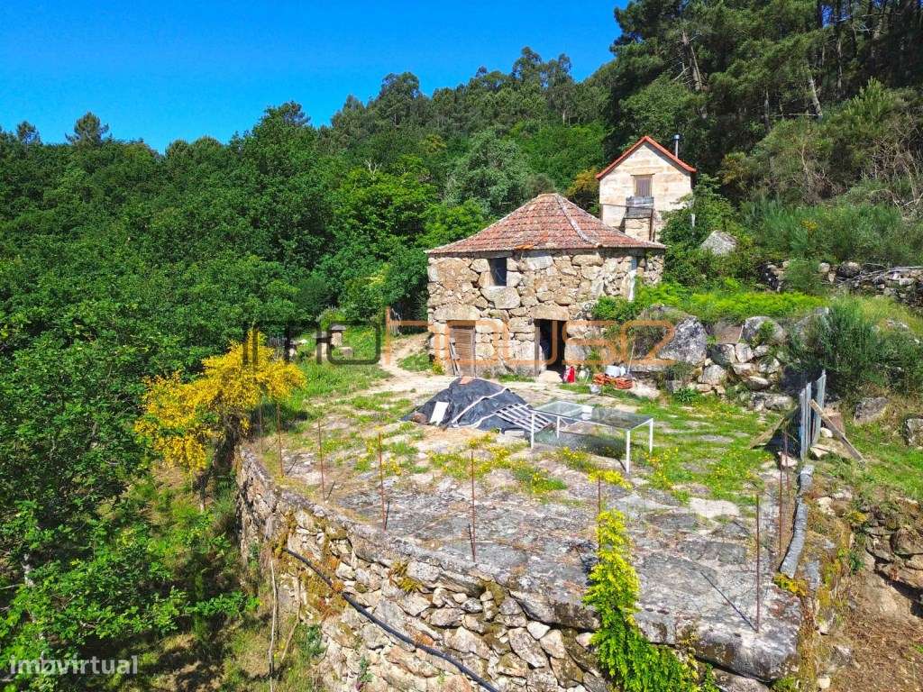 Quinta 2,6ha - Vista panorâmica e várias edificações-7