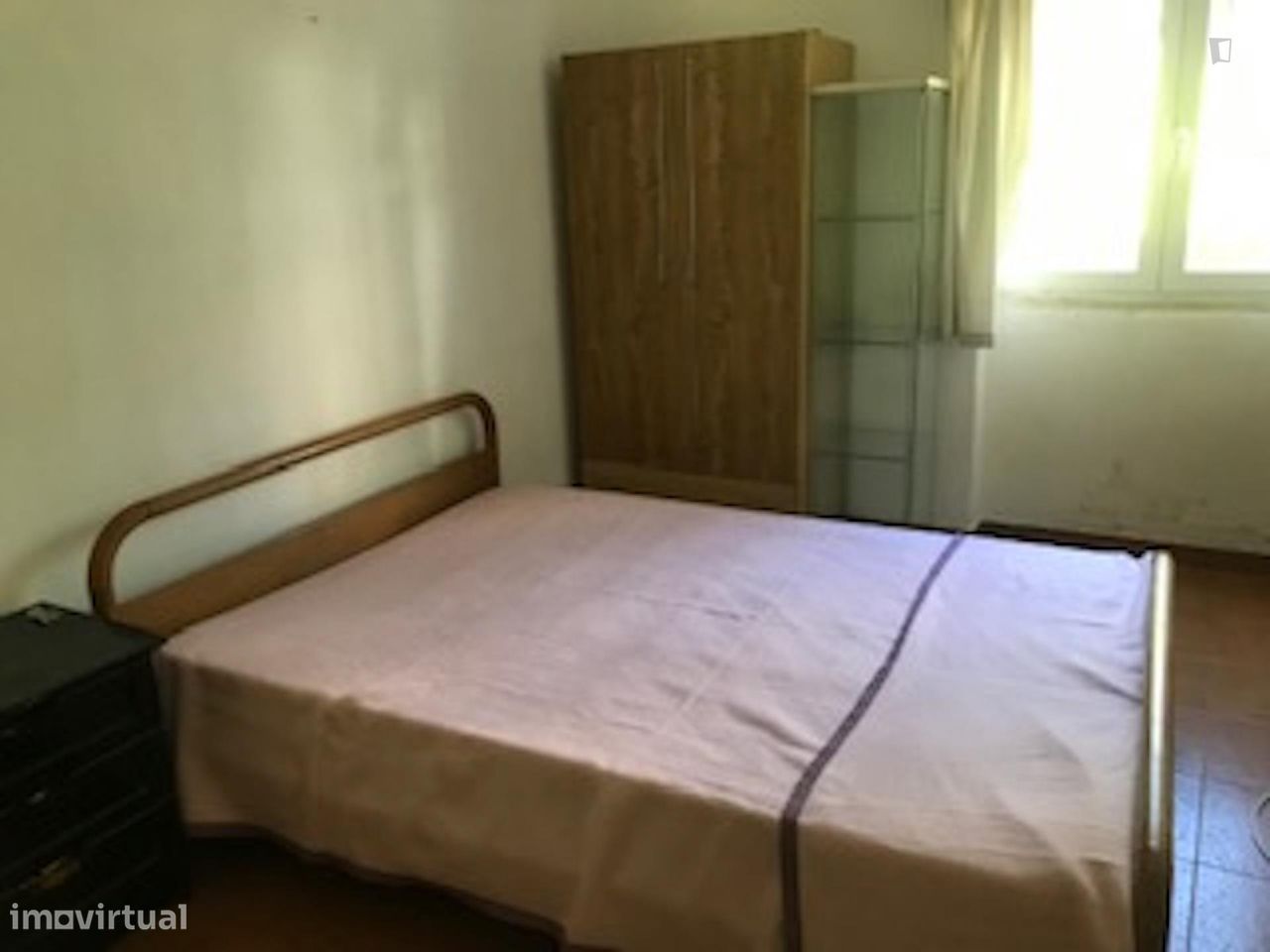 574380 - Quarto com cama de casal em...