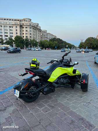 Can-Am Spyder - 10