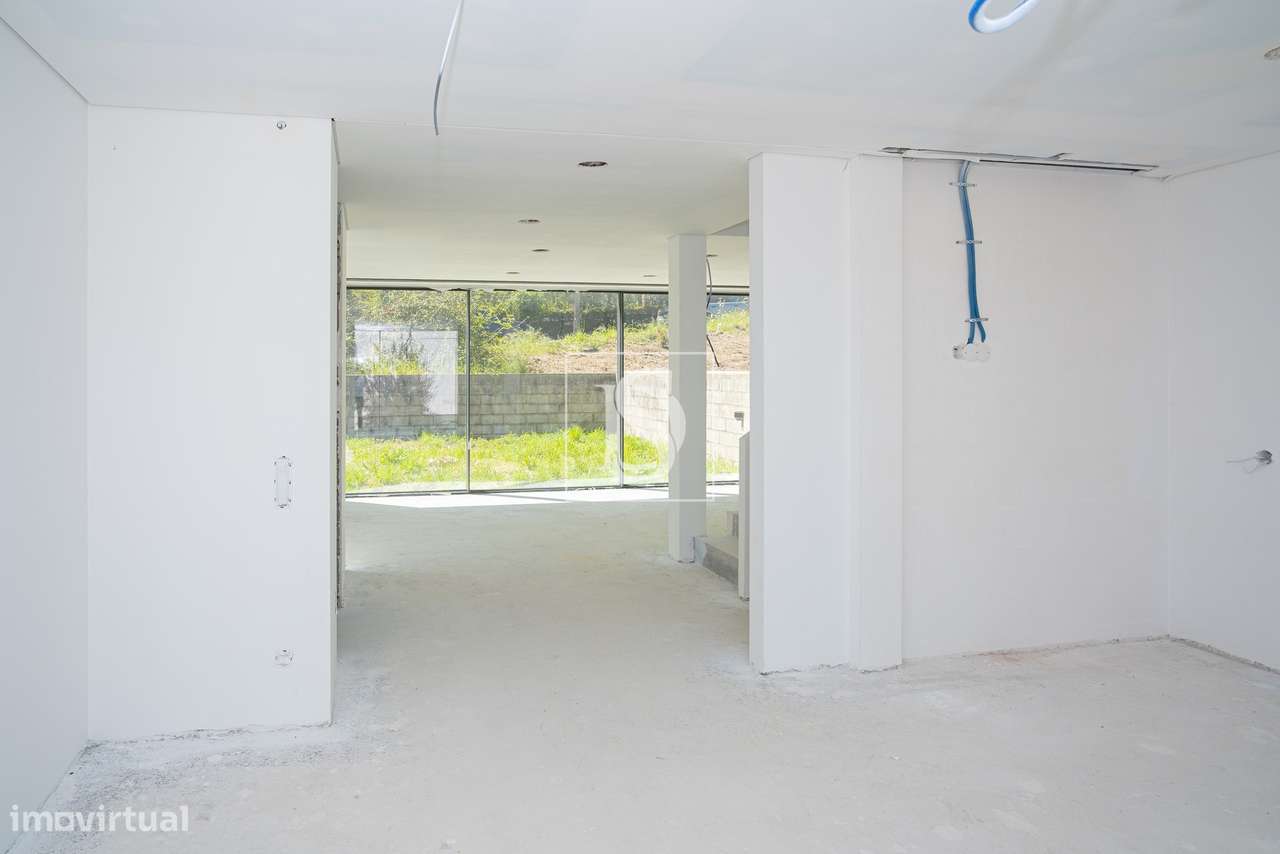 Moradia T3 de Gaveto, com Garagem e Vista Rio – Barcelinhos - Grande imagem: 4/28