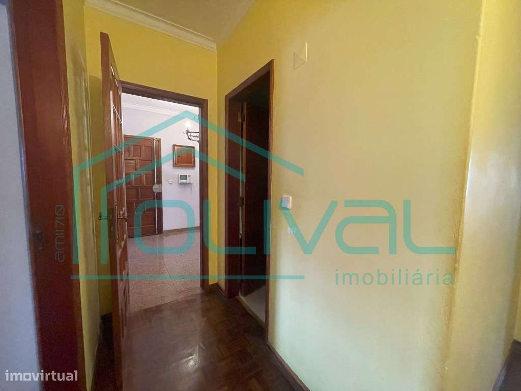 RESERVADO Apartamento T4 transformado em T3-26