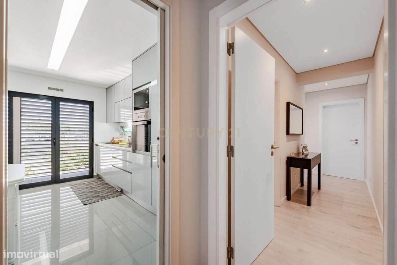 T3+1 Duplex com Box e Churrasqueira | Quinta da Fábrica | Vale de Milh-21