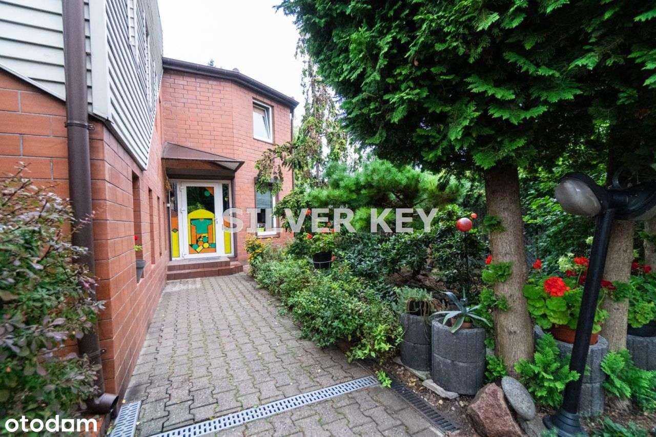 Wyjątkowy Dom z Dodatkowym Budynkiem Usługowym-19