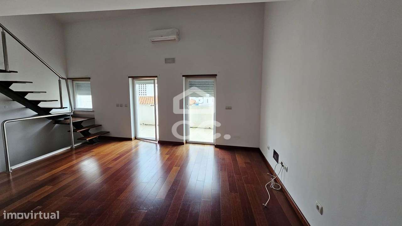 Andar de moradia V3 com terraço, localizada perto da biblioteca-15