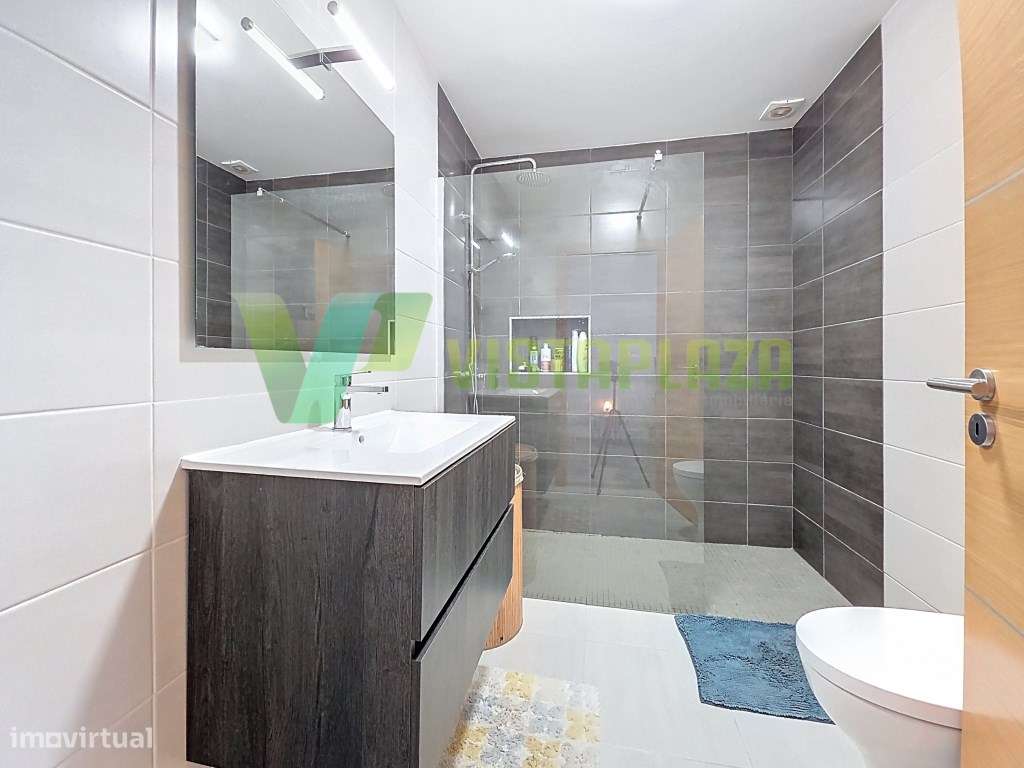 Casa térrea com 4 quartos situada na Bemposta, Portimão-15