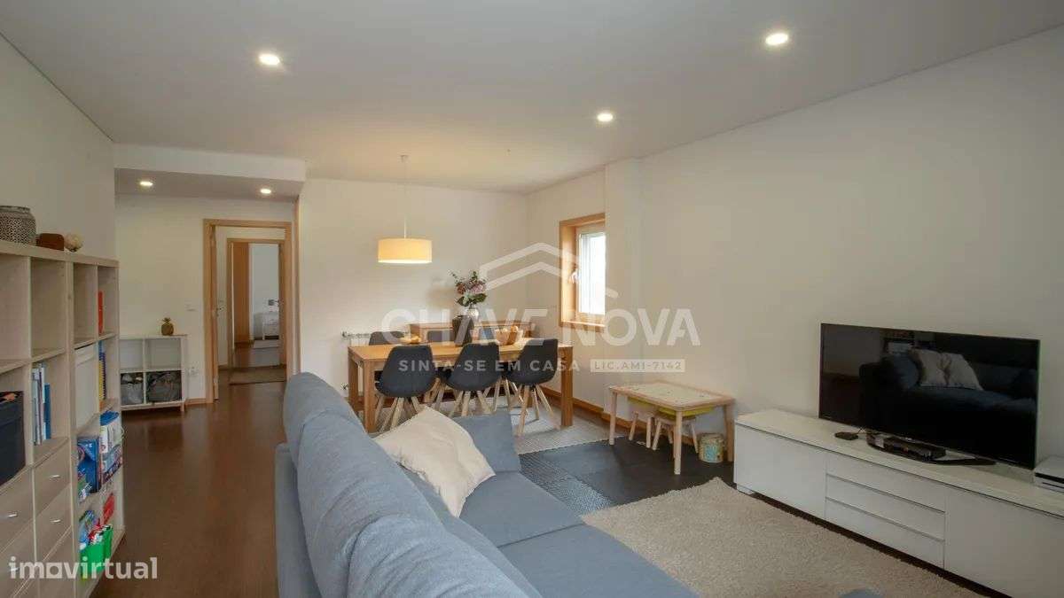 T2 | Suite | Lugar de Garagem | Arrumos | Varandim-7