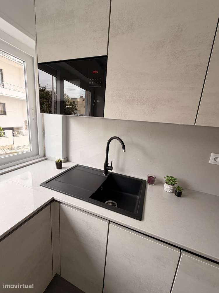 Apart T3 totalmente remodelado em zona sossegada, muito bem localizado - Grande imagem: 2/15