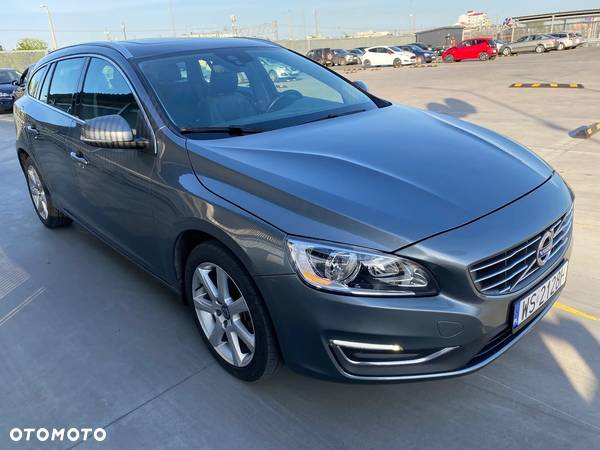 Volvo V60 T5 Drive-E Dynamic Edition (Kinetic) - 2