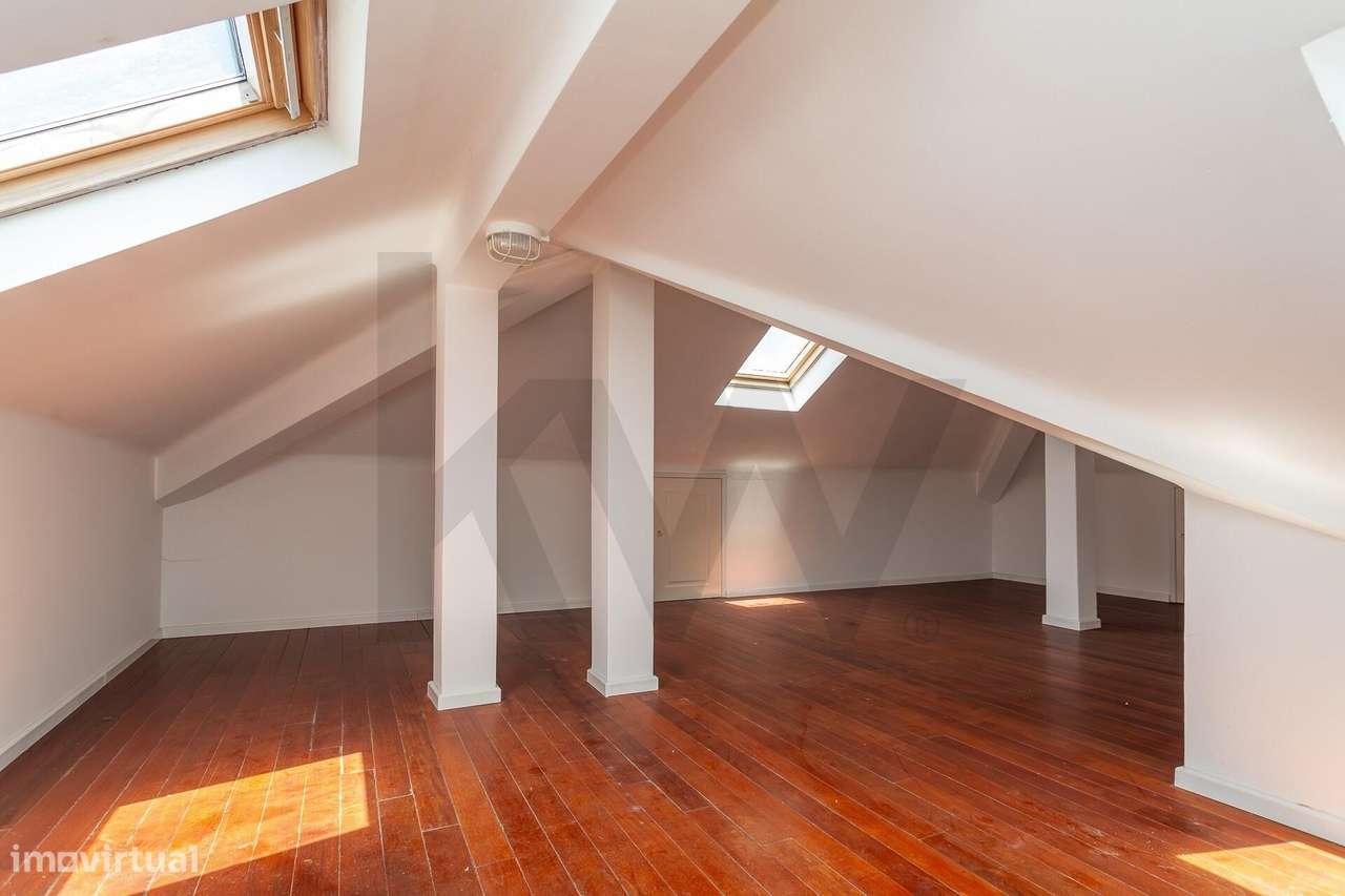 Moradia Isolada | 5 Quartos, Jardim, Garagem para 4 Carros-23