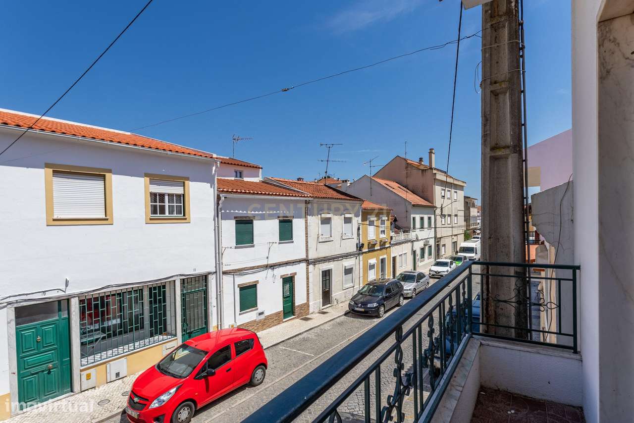 Espaçosa Moradia T3 em Azambuja, Lisboa-20
