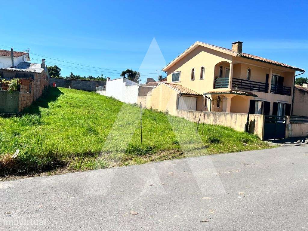 Terreno com Duas Frentes e Potencial para Moradia Isolada. - Grande imagem: 2/5