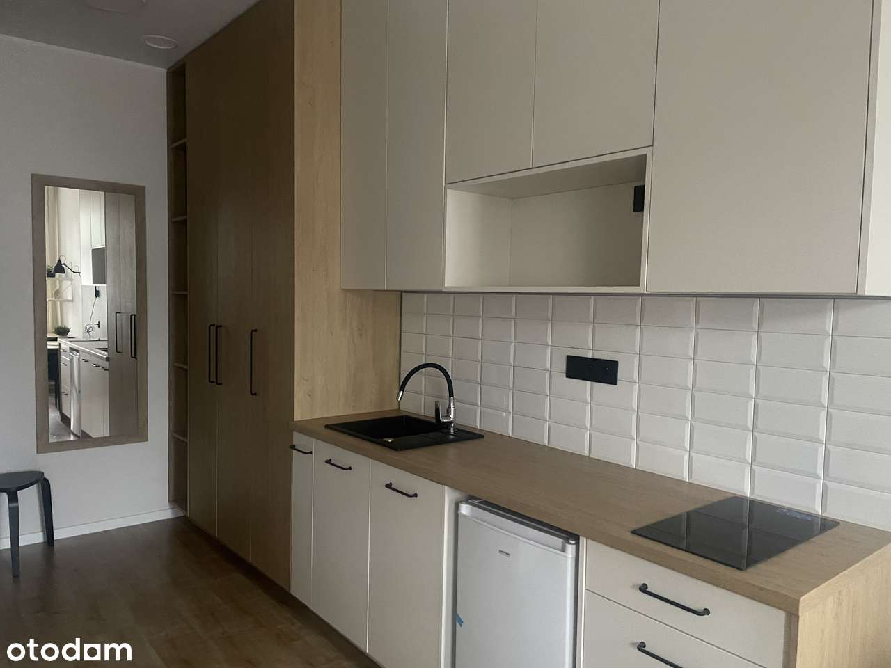 Kompaktowa kawalerka z antresolą Miejsce  postojowe-4