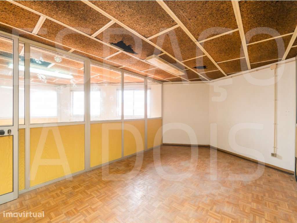 Armazém Amplo; com 2 Pisos! Boa Localização, próximo do Centro da A...-40