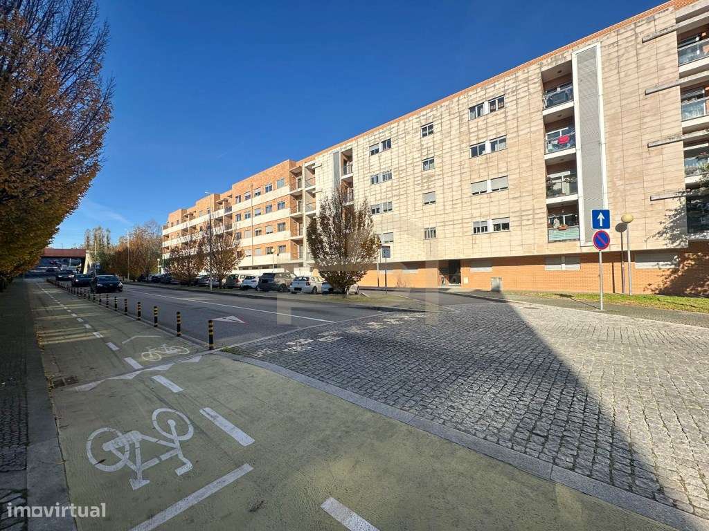 Vende-se Apartamento T3 renovado, junto ao metro do ISMAI - Grande imagem: 1/26