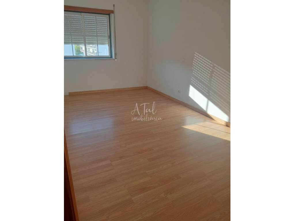 Apartamento T3 totalmente remodelado-8