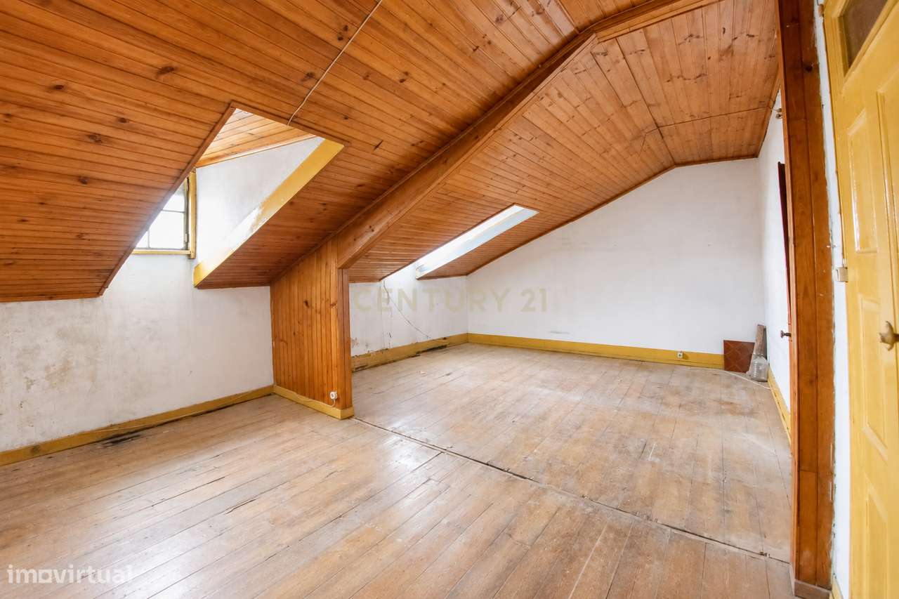 Apartamento 4 na Rua da Sofia — História, centralidade e potencial de-13