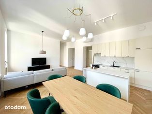 **Apartament w Kamienicy przy Pl. Trzech Krzyży**