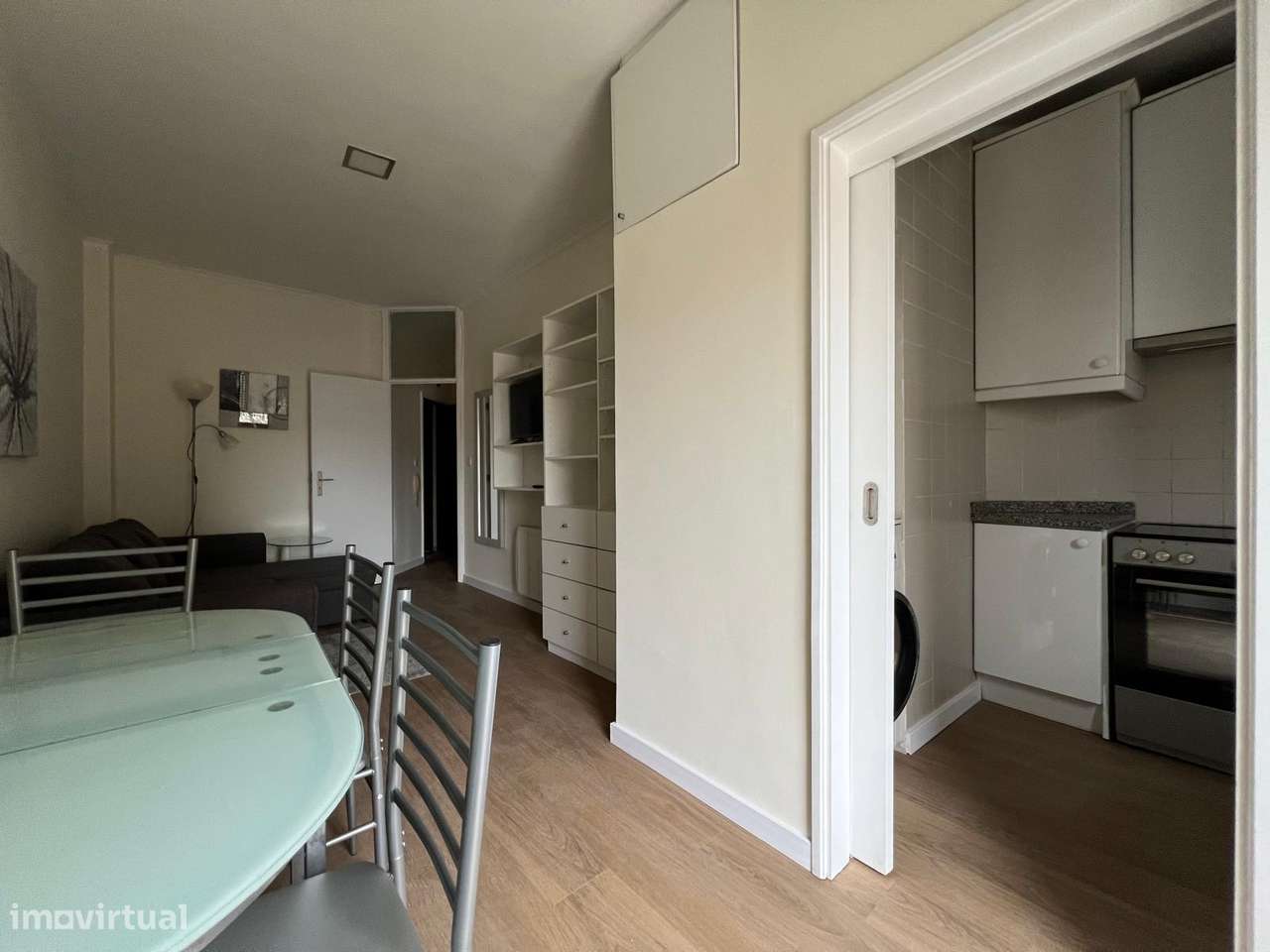 T1 Porto  Rua da Alegria    Metro Marquês  Remodelado e Mobilado-5