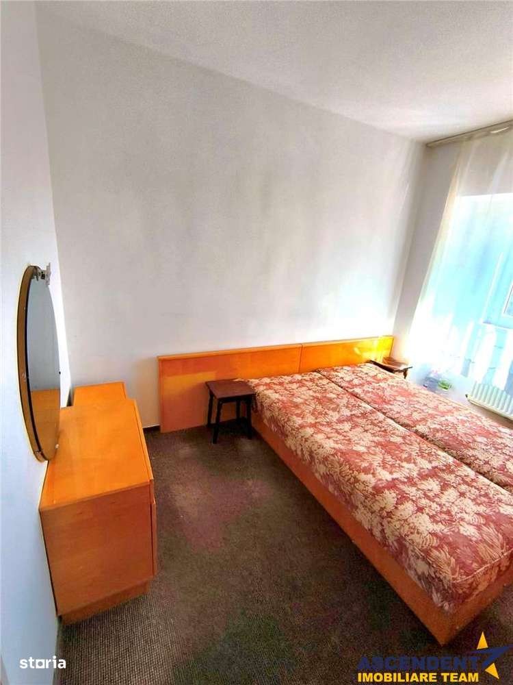 Apartament cu 2 camere, balcon mare, decomandat, mobilat, utilat, Griv - Imagine principală: 2/10